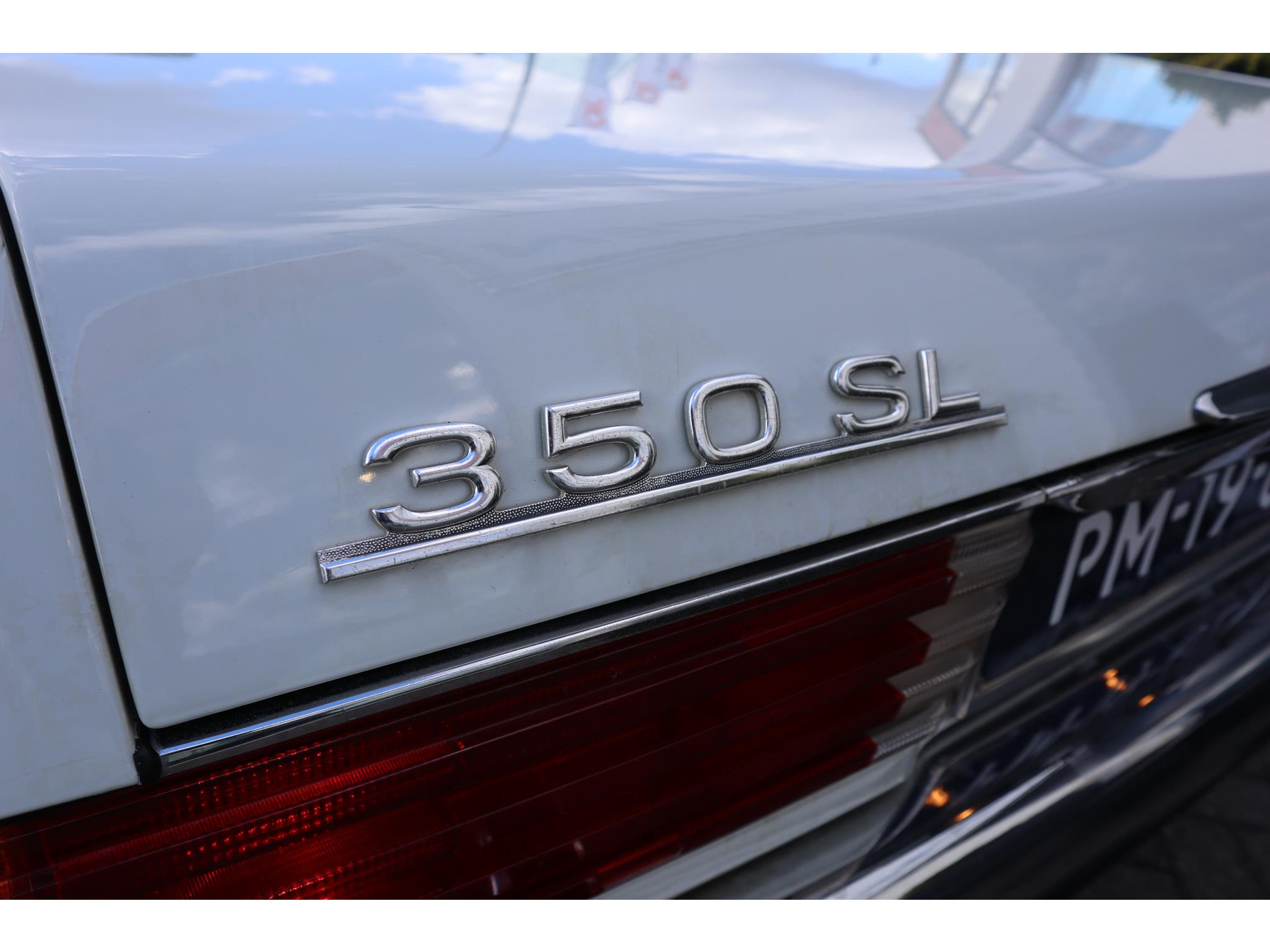 31984117-9.jpg