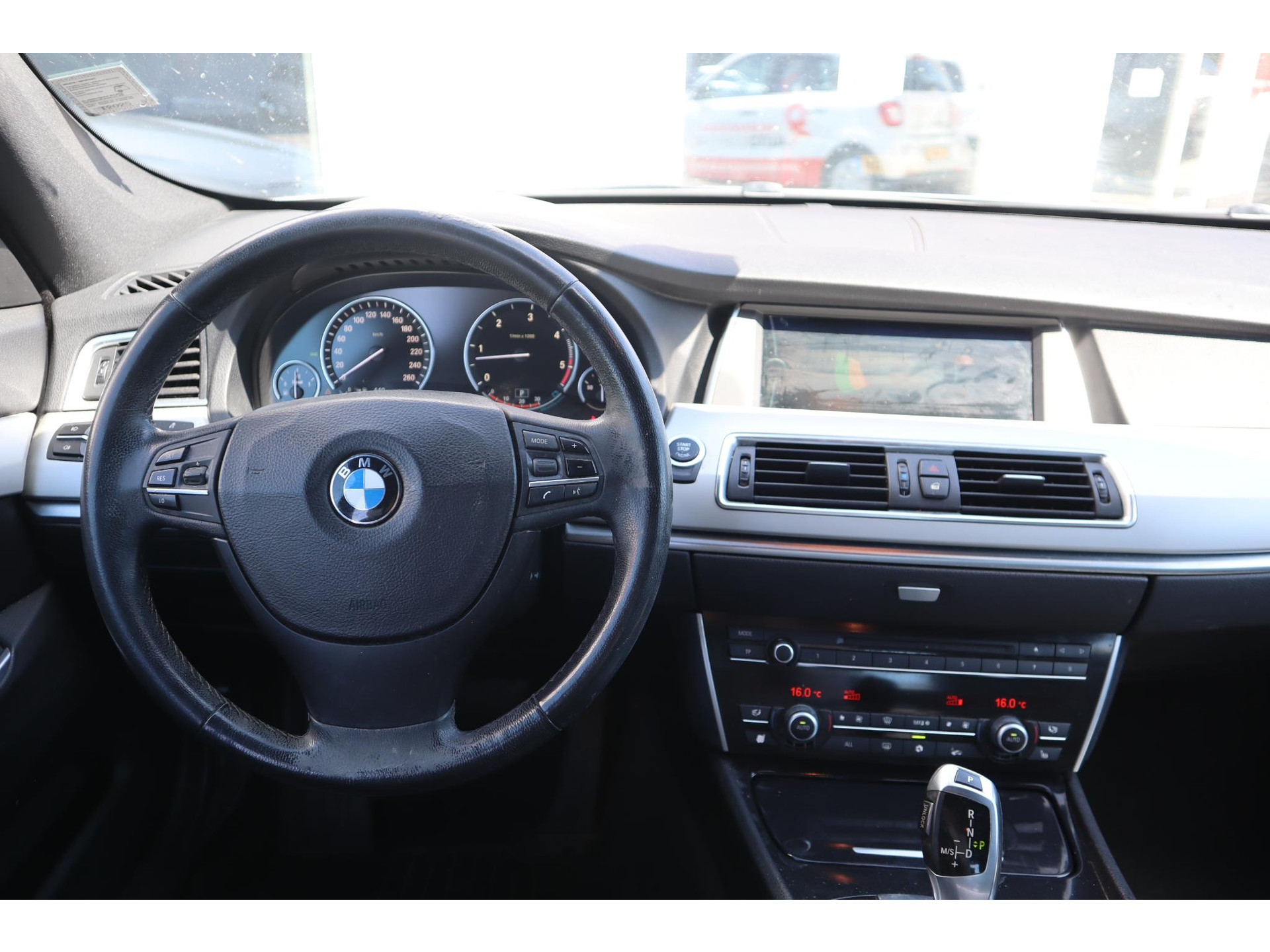 44887545-4.jpg